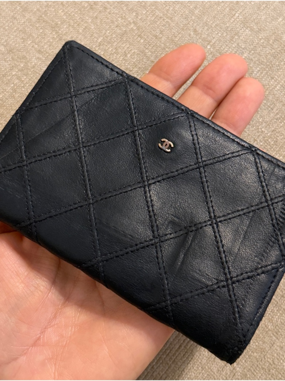 CHANEL Black Quilted Leather Card Case with Small CC Emblem - Picture 2 of 9